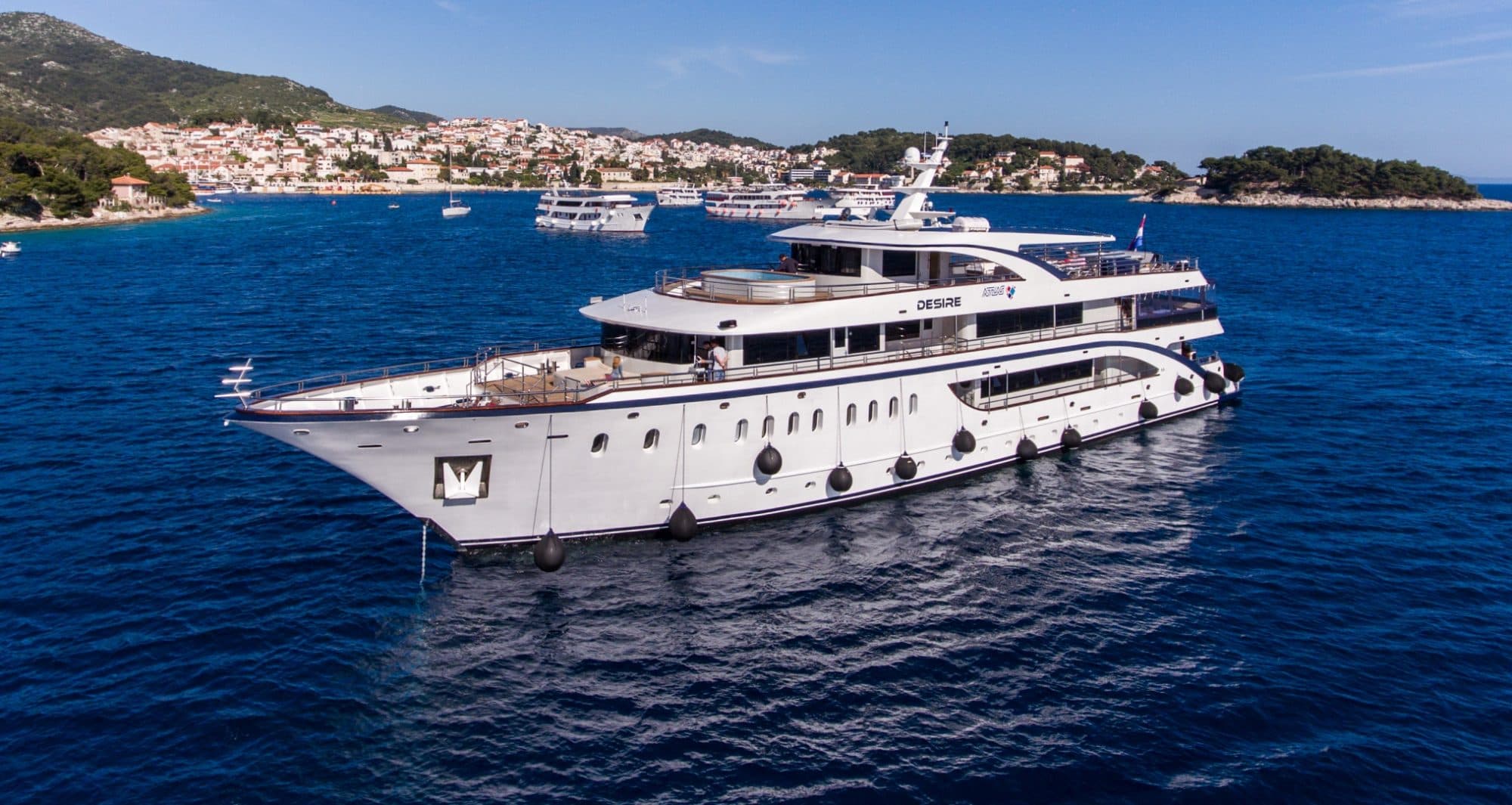 Deluxe Holiday Boats
